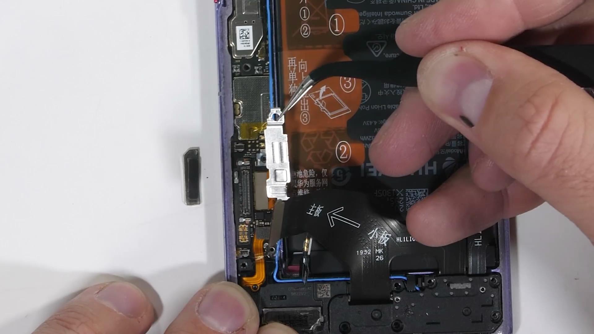 老外拆解华为mate30pro后感慨:比iphone11pro难拆