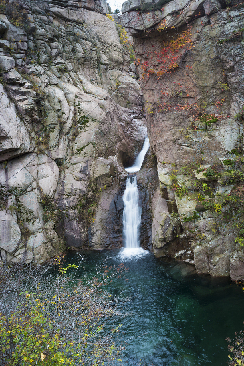 旅游攻略  铜铃山,一个如诗如画的地方,它隐藏在浙江省文成县的深山中