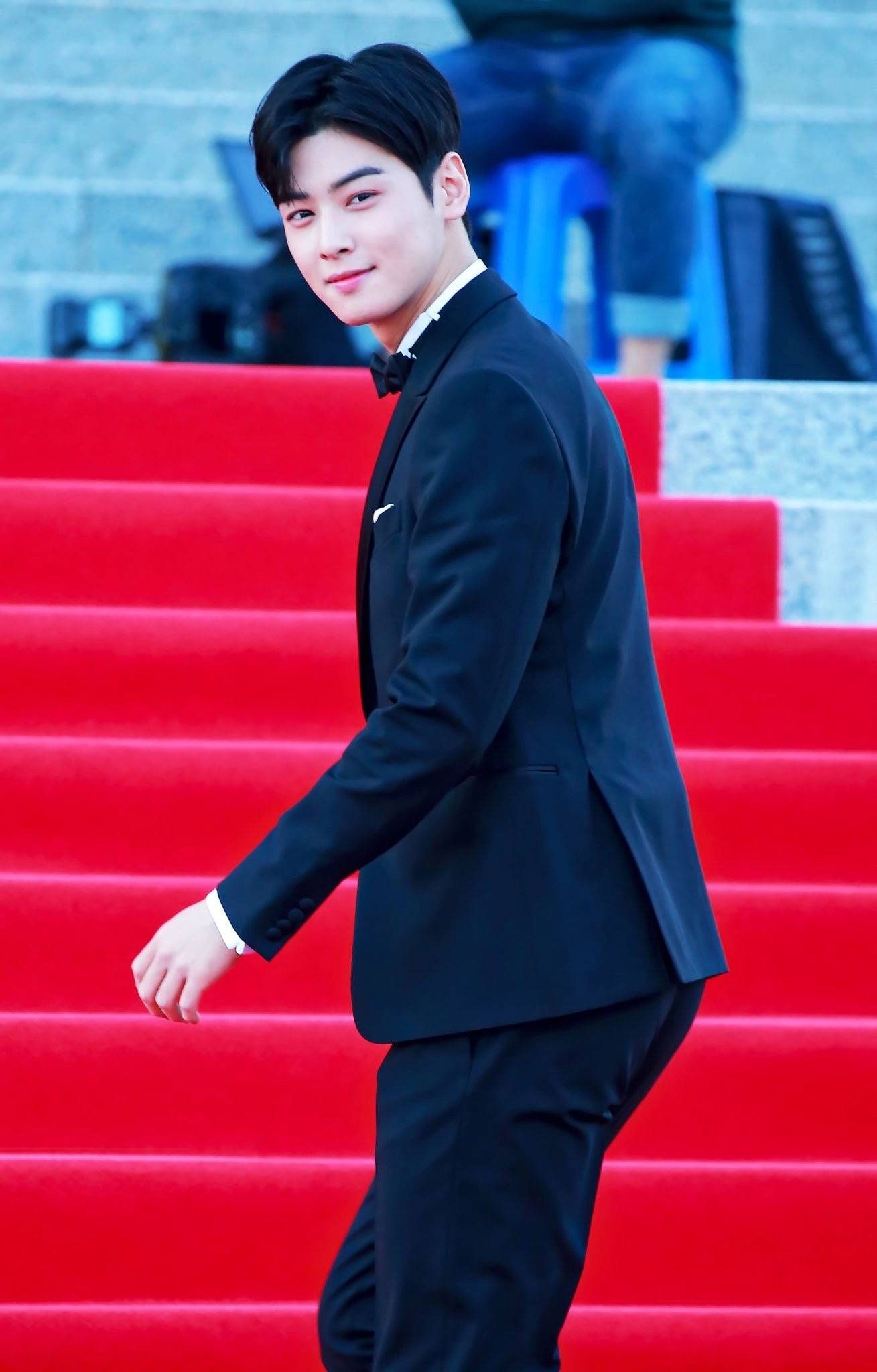 车银优 ‖ 确认过眼神,穿西装的样子也无可挑剔,是爱的人!