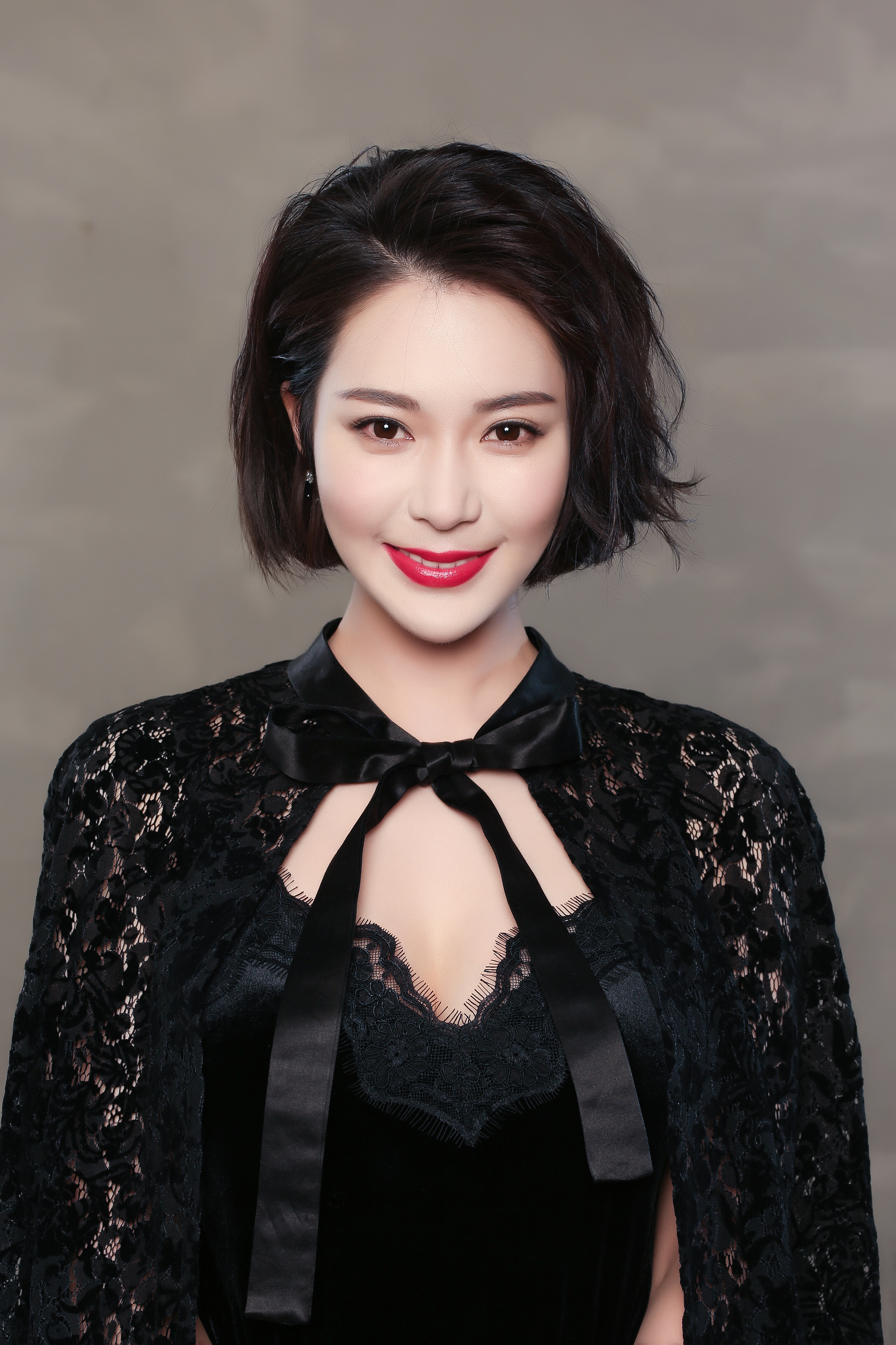 胡然:迷人的晶女郎,成熟的风韵,散发着魅惑的光彩.