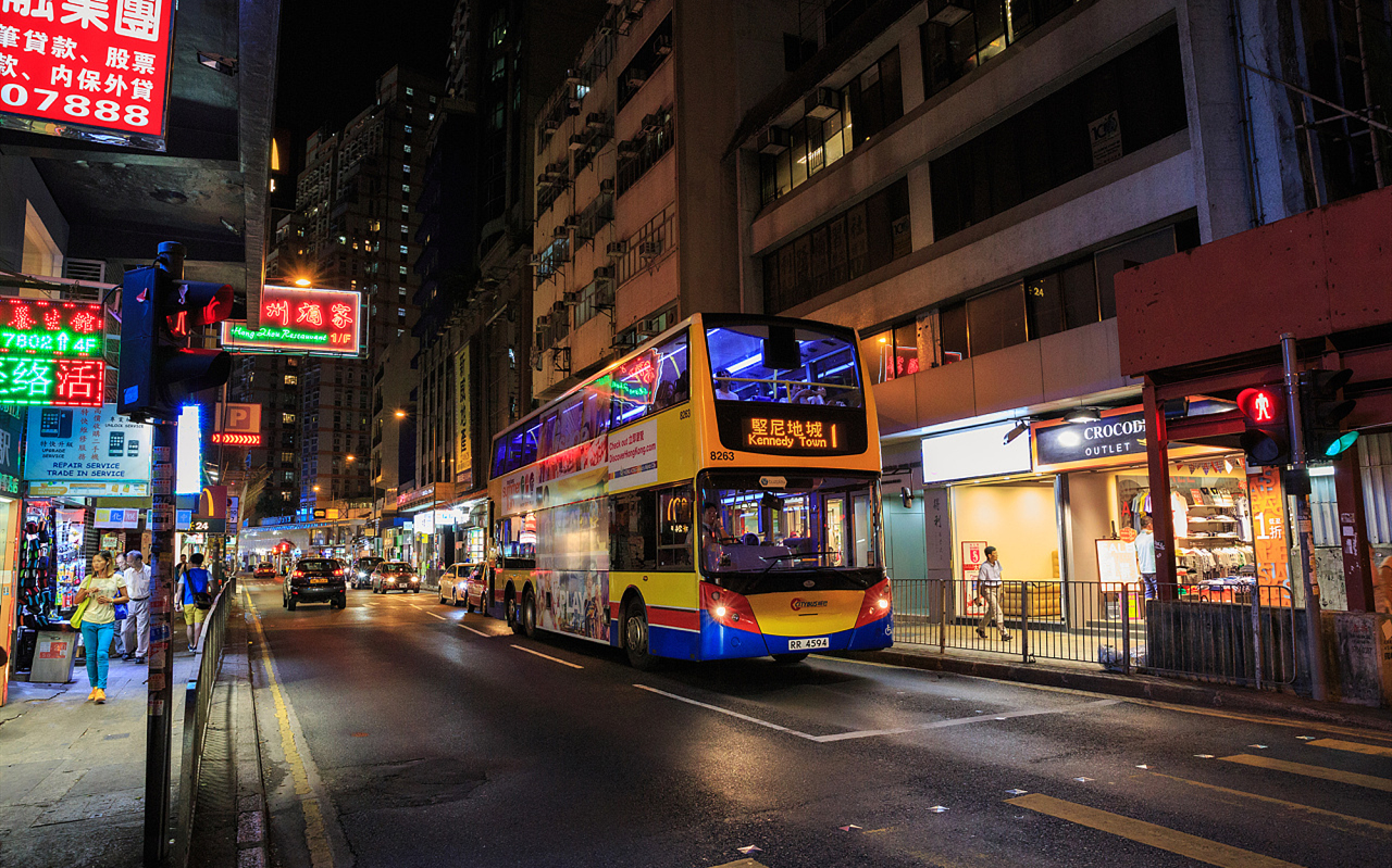 实拍春节前夕的香港,没了大陆游客,商业街变的格外