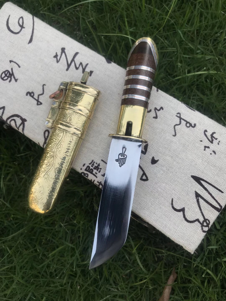 4厘米 刃材质:轴承钢,刀柄材质:胶木夹黄铜,刀鞘材