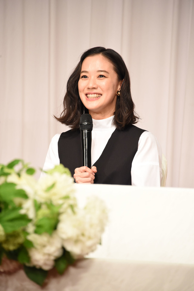 苍井优召开发布会 公开闪婚理由