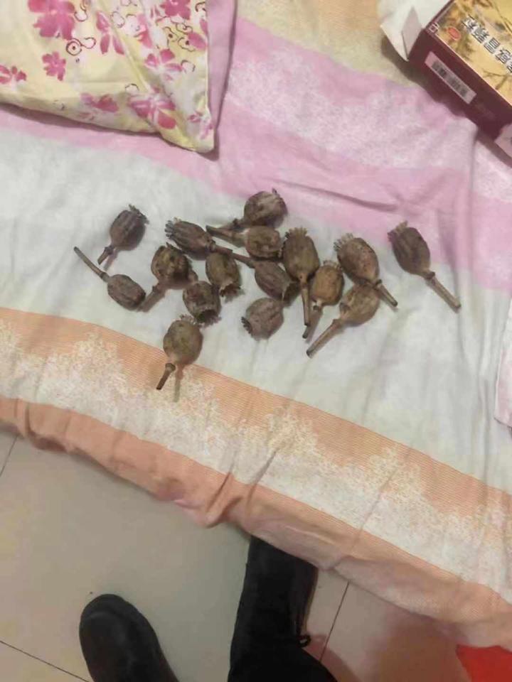 他自制"感冒神药"罂粟水,不仅自己喝还分给亲戚喝