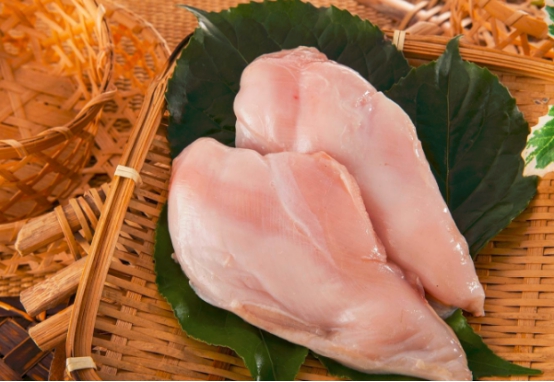 肉质细嫩,清香无比的白玉鸡脯,深受青睐的一道风味美食