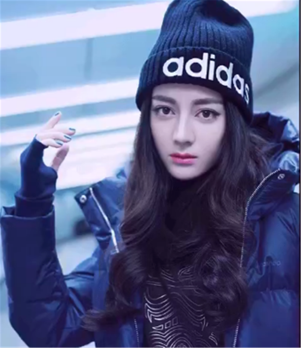 adidasneo明星代言,欧阳娜娜扎俩辫子显傻,迪丽热巴最会摆姿势