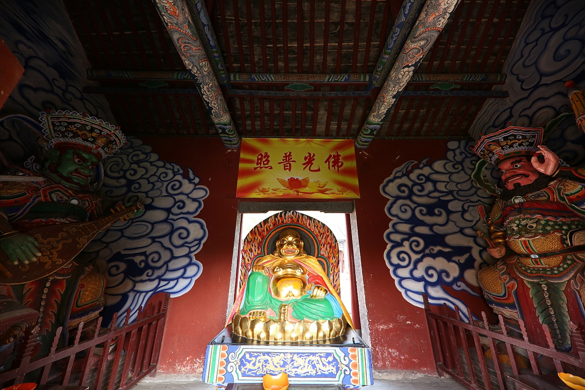 永乐宫简介 永乐宫,这个位于山西省运城市芮城县的古建筑群,以其独特