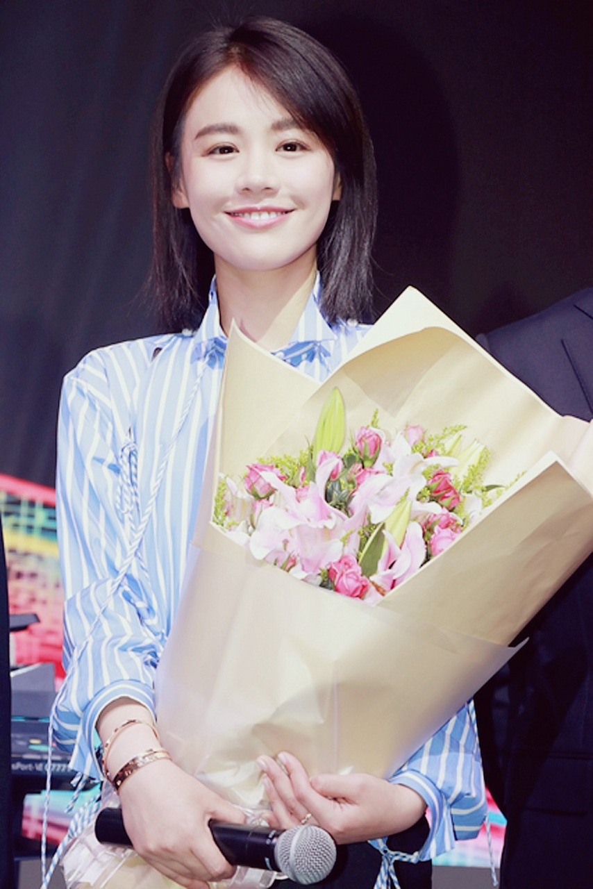 近日,演员马思纯在采访中透露,过去半年她成功减重50斤.