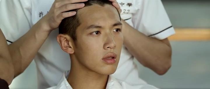 柯震东庆祝爸爸60大寿,瘦骨如柴不复当年模样,网友:没认出来!