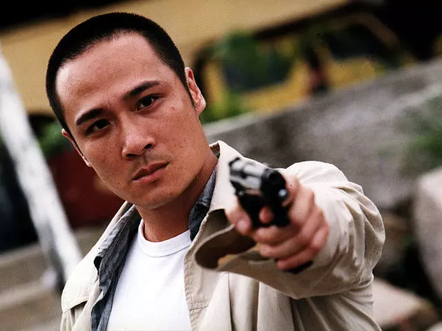 《爆裂刑警》:吴镇宇绝对是痞帅的代表,可以很坏,也可以很温柔