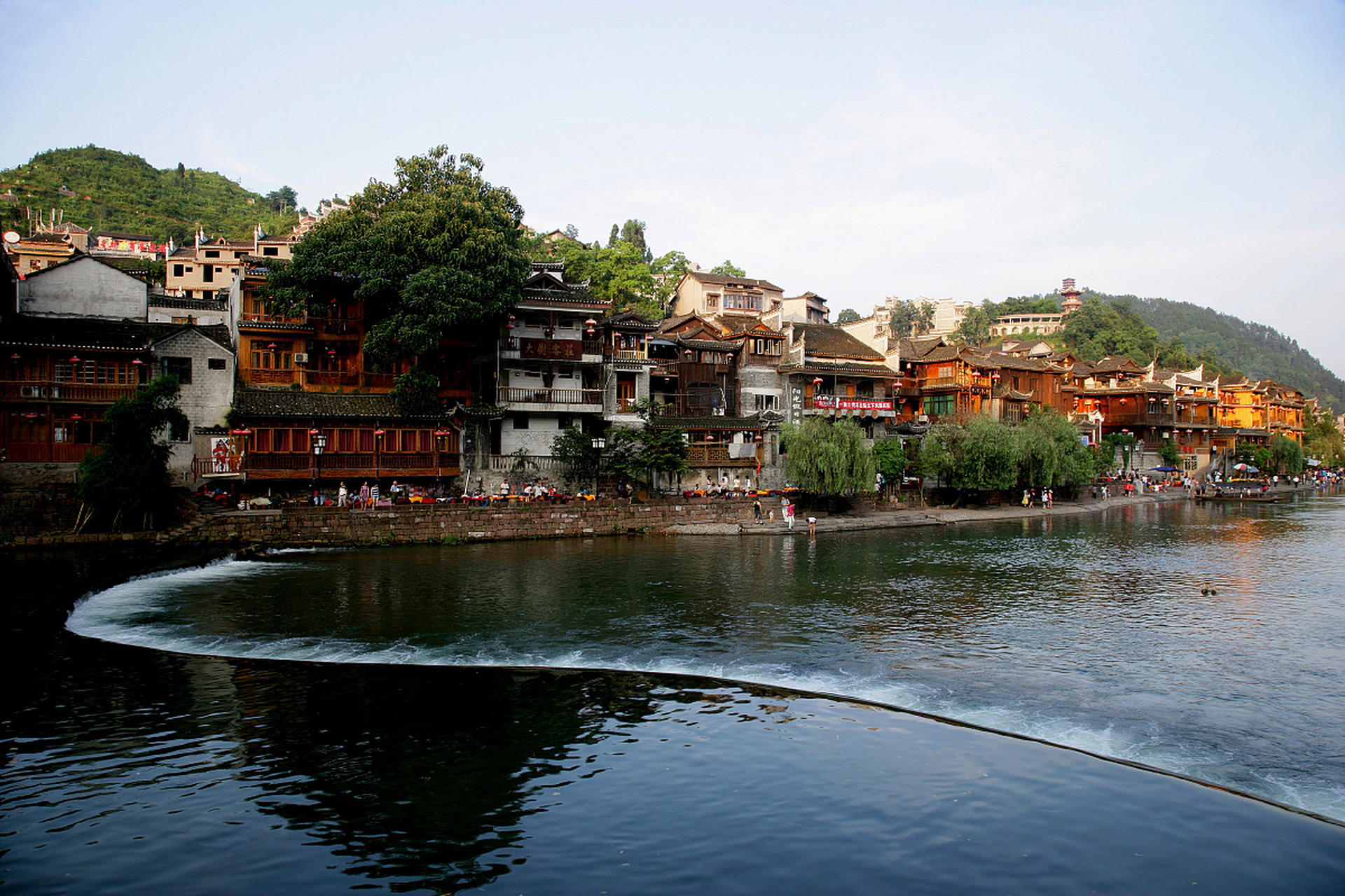 边城茶峒古镇位于湖南省永州市祁阳县边城乡,是湖南省历史文化名镇之