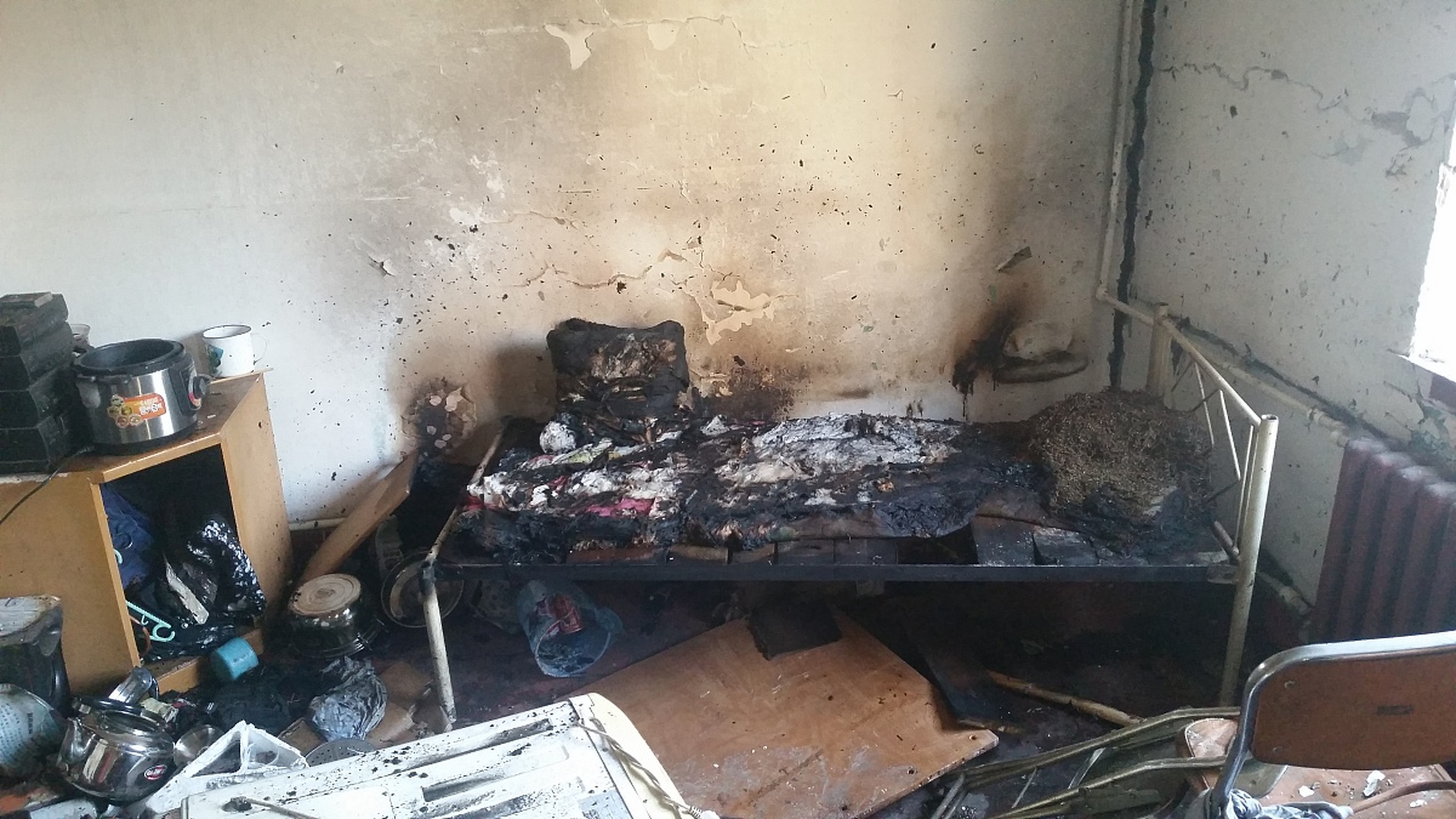 近日,天津市和平区发生了一起电动车电瓶室内违规充电引发的火灾事故.