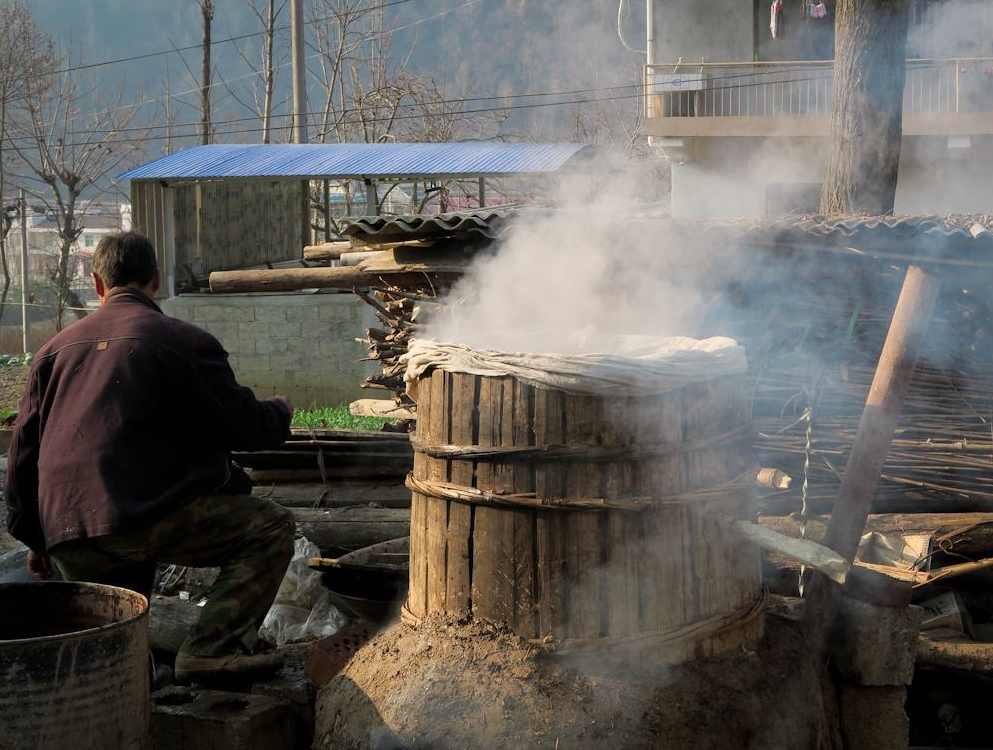中国酿酒文化,又有小吊酿醇香的吊酒师