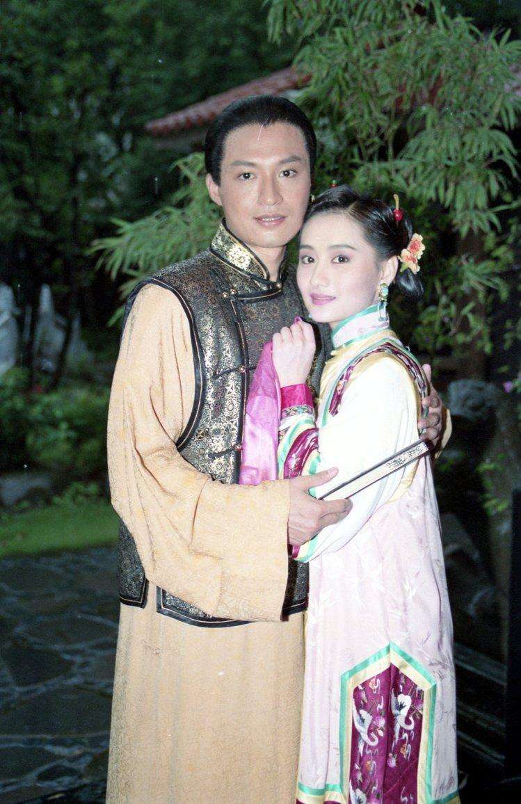 这部《梅花烙》隐藏这么多明星,有谁认出当年的陈建斌了?