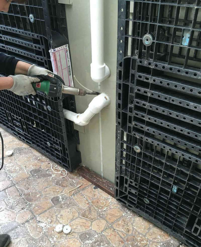 底部排水管和排污管 经过一个星期的全身心工作,今天终于完工开始防水