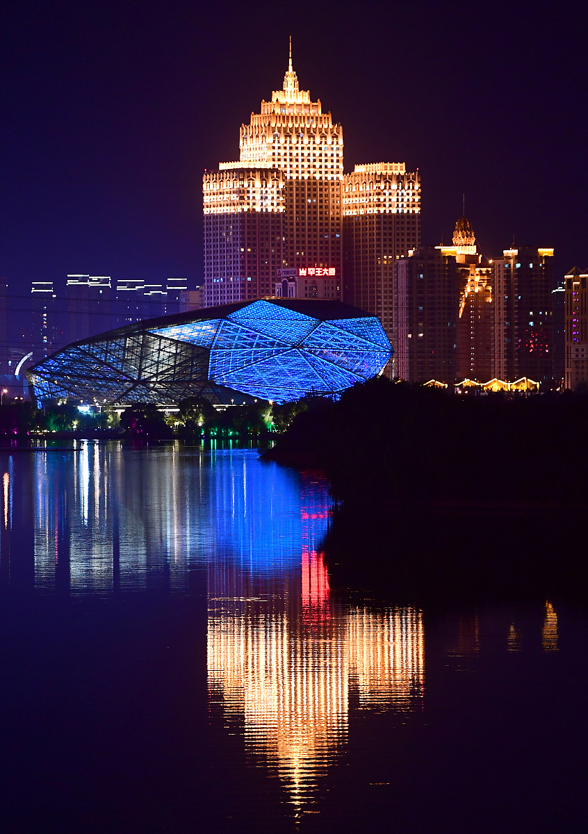 沈阳浑河夜航的灯光秀,璀璨夜景超迷人!
