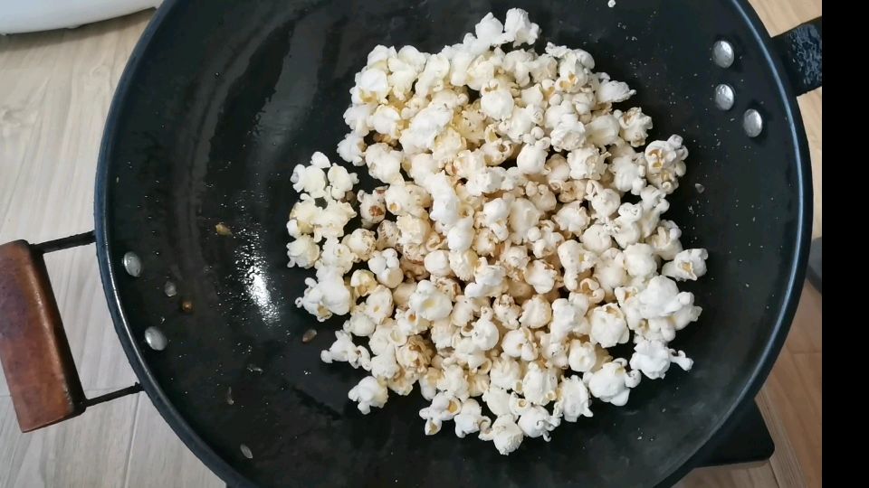 家庭版爆米花不用微波炉,好吃又省钱,快来和我学着做吧!