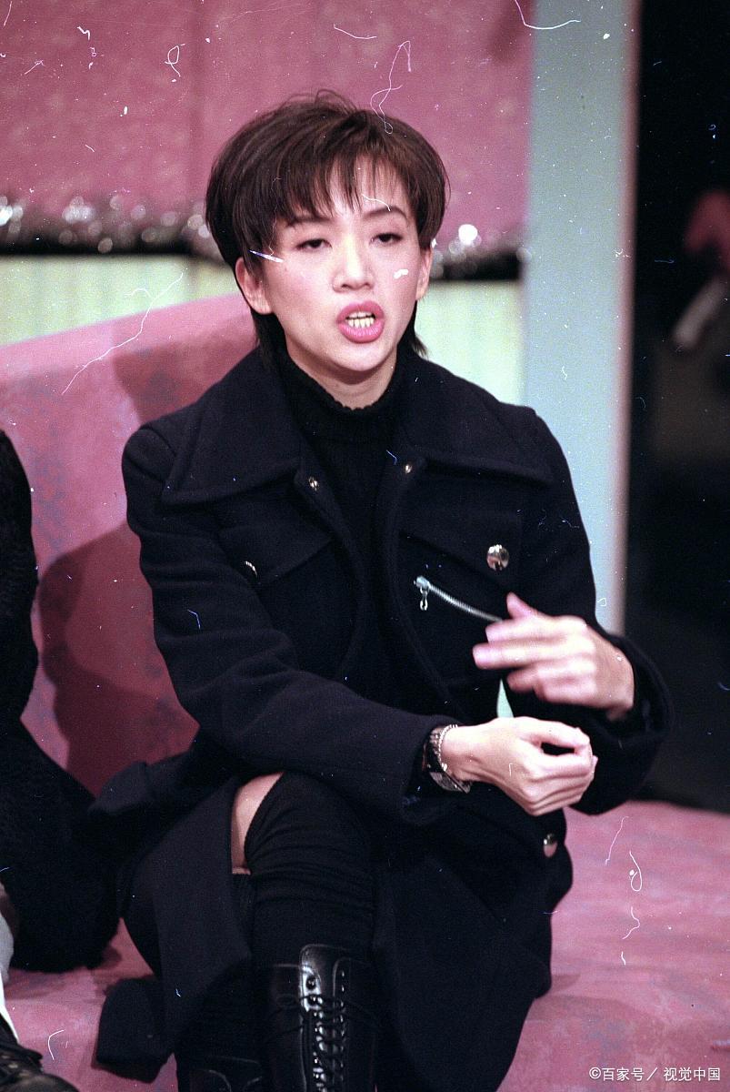 梅艳芳掌掴事件,1992年5月4日,梅艳芳在ktv被人打了巴掌