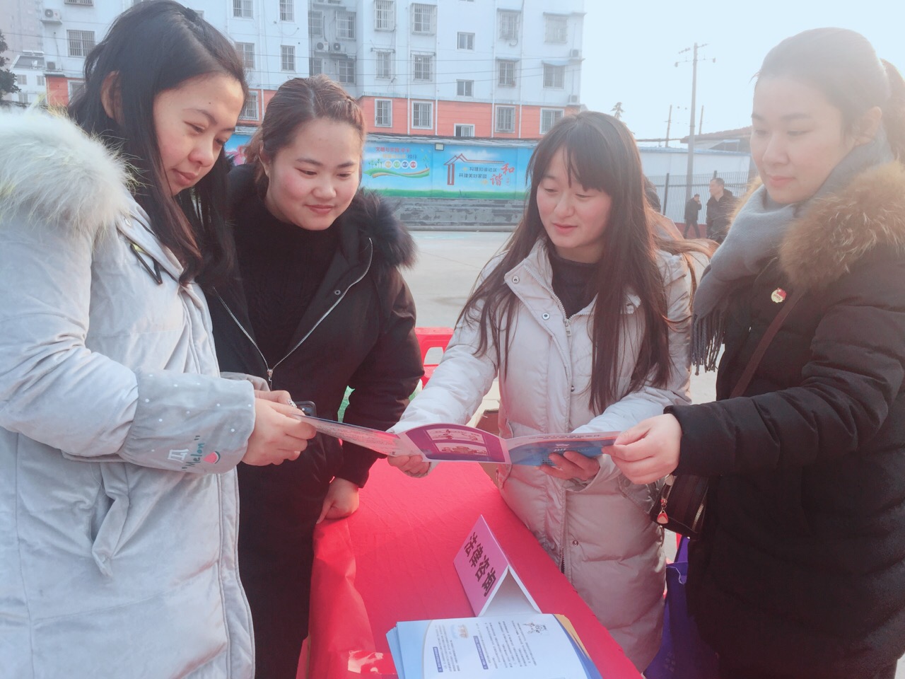 合肥市瑶海区嘉山路街道:法制宣传进社区 团员青年展风采