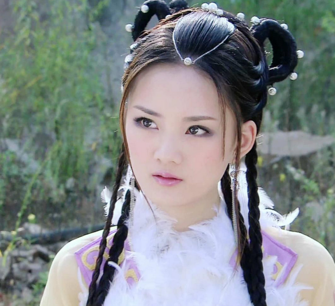 馨子旧照因长相被排挤,被称为"最丑女主"网友:现在再说个看看