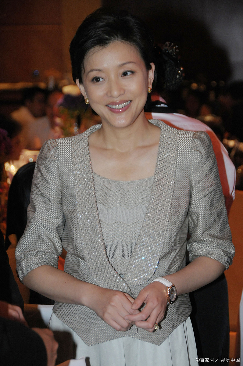 "央视名嘴"杨澜借去美国进修之名"婚内出轨",被曝嫁给伪富豪