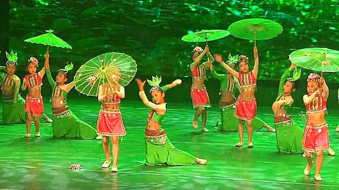 [图]儿童舞蹈《踩雨水》