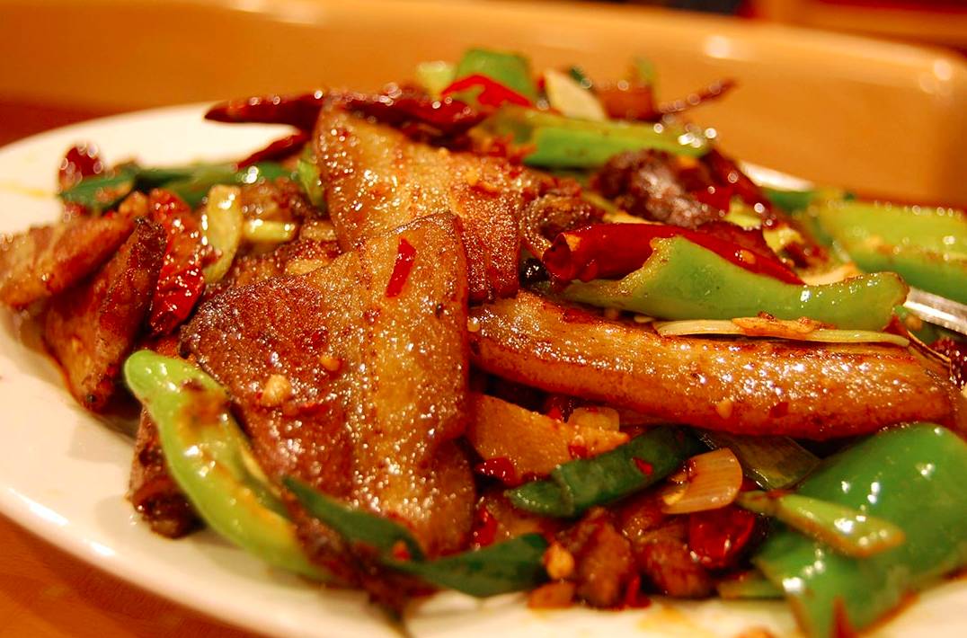 当红正宗的川味回锅肉,饭店的味道教你在家5分钟做出来