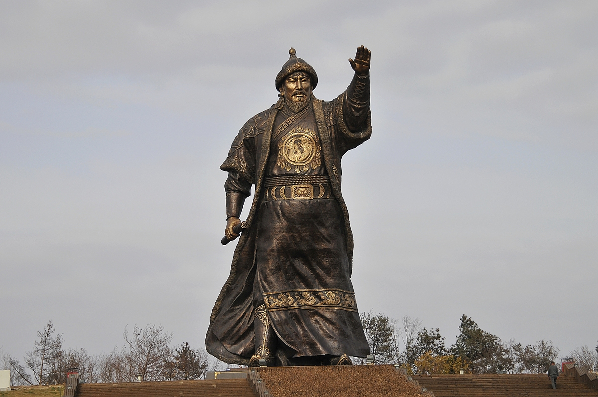 1231年,窝阔台率领蒙古三路伐金,1234年南宋加入,金朝灭亡.