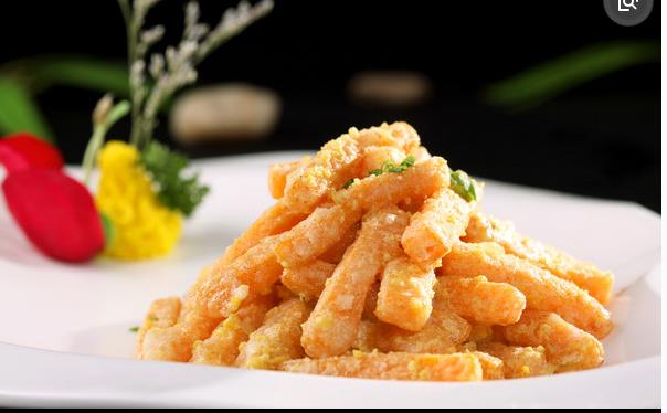 这是一道又营养又好学又好吃的"咸蛋黄焗南瓜"