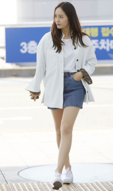 郑秀妍 jessica,郑秀晶krystal机场穿搭短裙姐妹装 合体秀美腿
