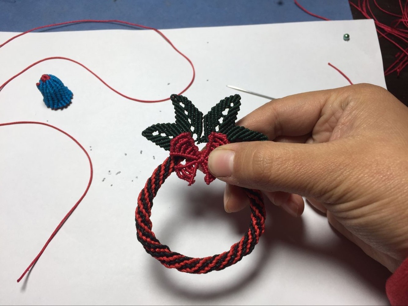 手艺人教你几分钟编圣诞花环,美丽时尚,圣诞礼物不重样