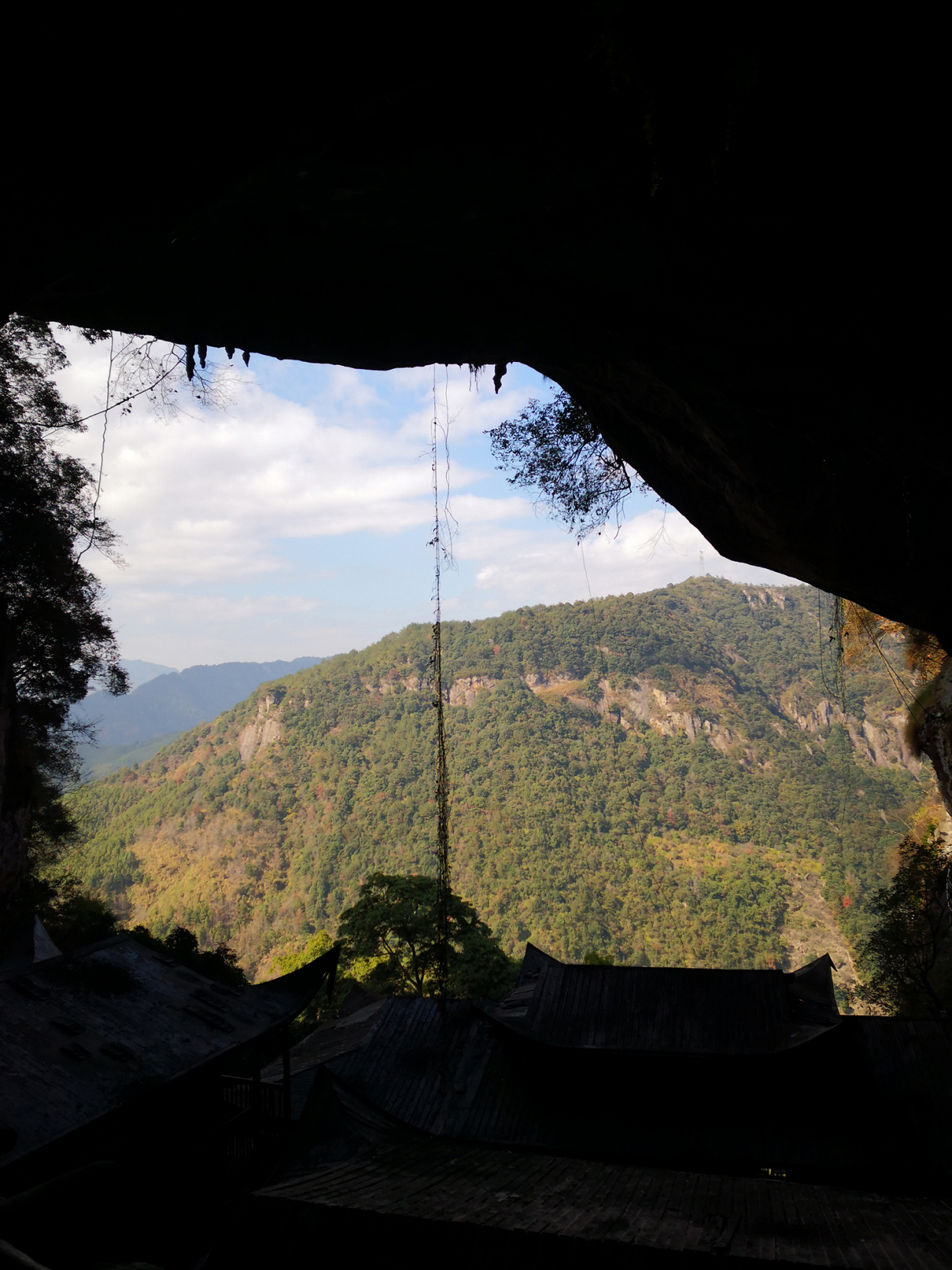 永秦方广岩,穿越时空,体验山林洞穴生活