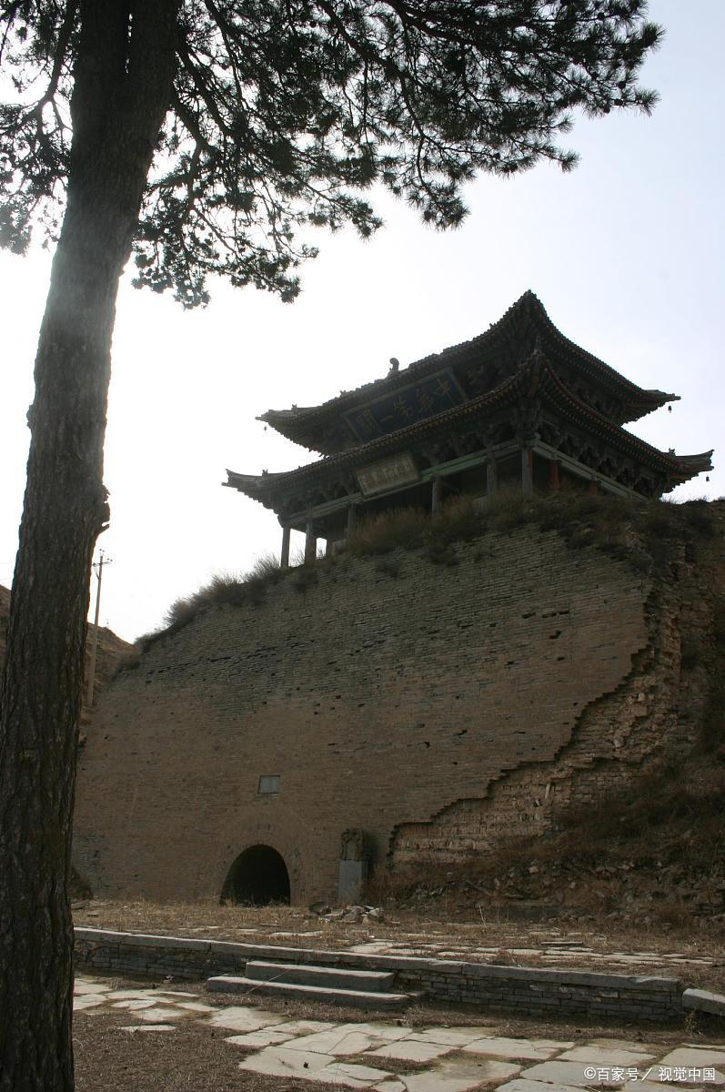 修复之前的雁门关城楼