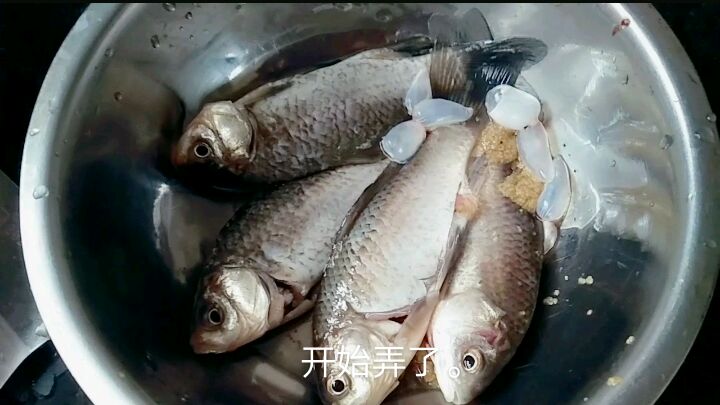 野生鲫鱼豆腐煲汤味道好。还补钙,小宝喝了一大碗