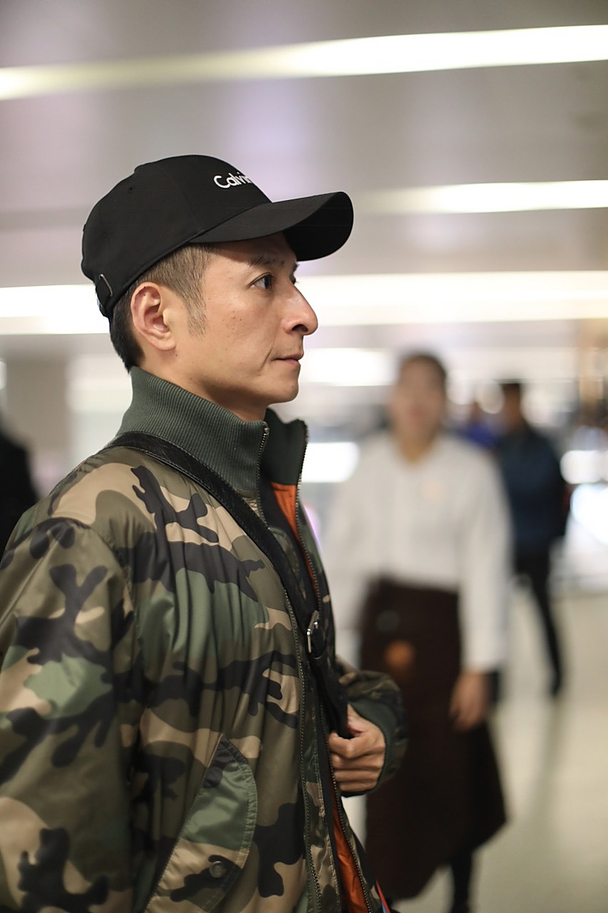 47岁的主持人李维嘉没有老婆,没有孩子,洁癖到没有朋友,孤身一人住在