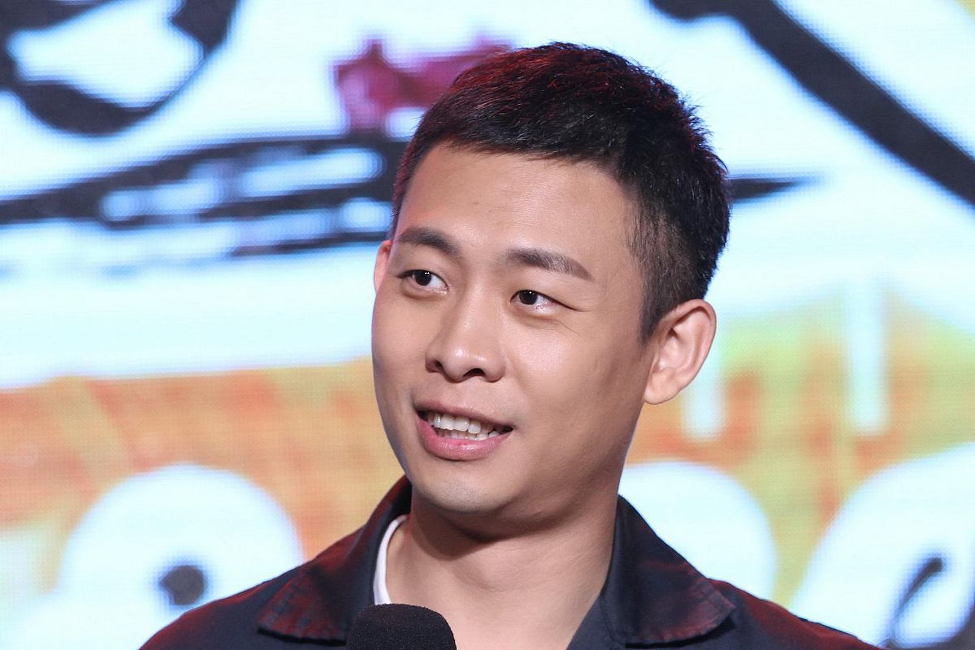 标题:《亚洲电影节尴尬瞬间:张译遭遇"冷板凳",娱乐圈的情商黑洞?