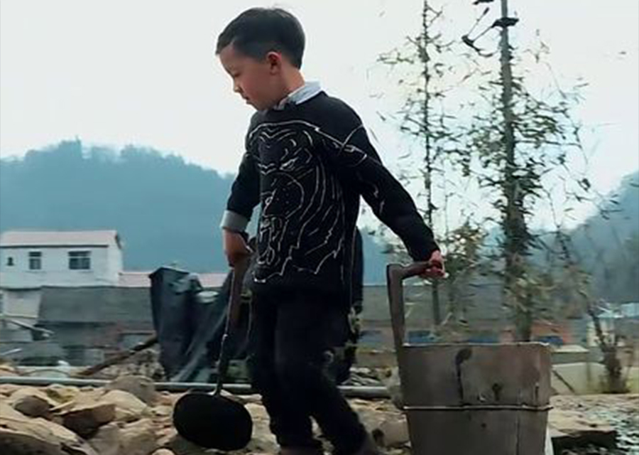 变形计史上的另类,顾家谦带着爸妈变形,这样的爸妈太不省心!