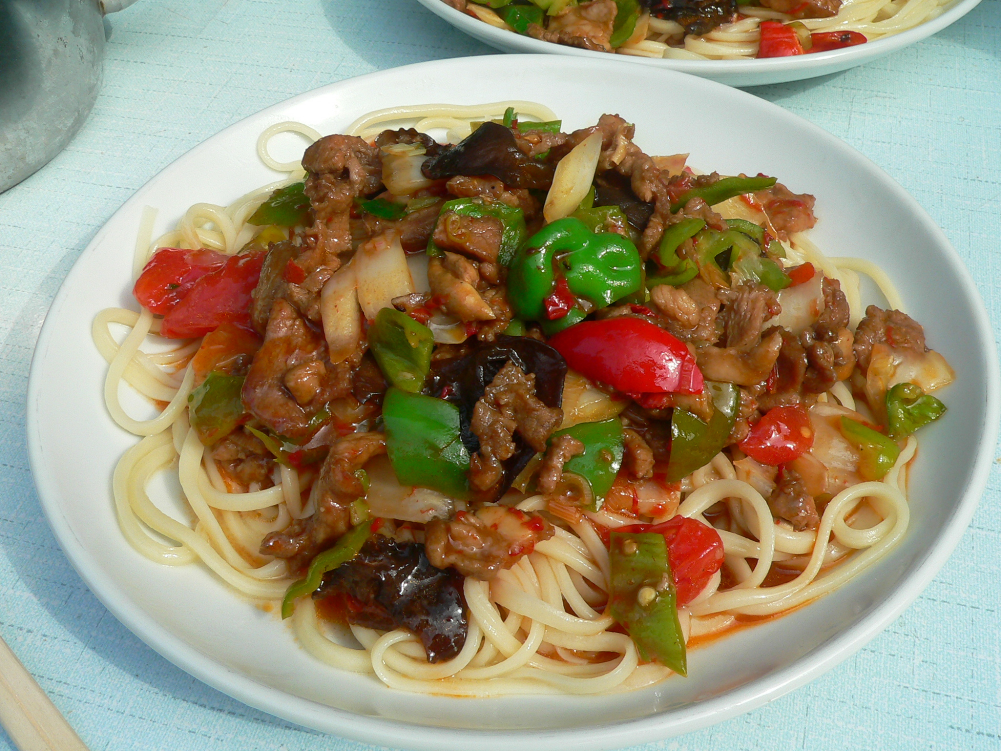 国庆长假寻味新疆,第一次吃到过油肉拌面,便不能相忘于江湖