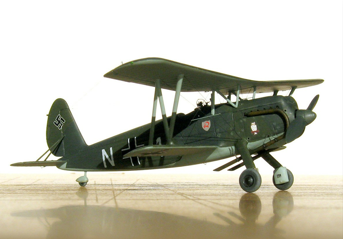 图为ar 234闪电式轰炸机,空重5.2吨,载重4.