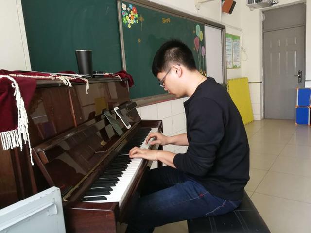 河北省石家庄市雷锋小学郭秦老师参加桥西区小学音乐教师素质赛