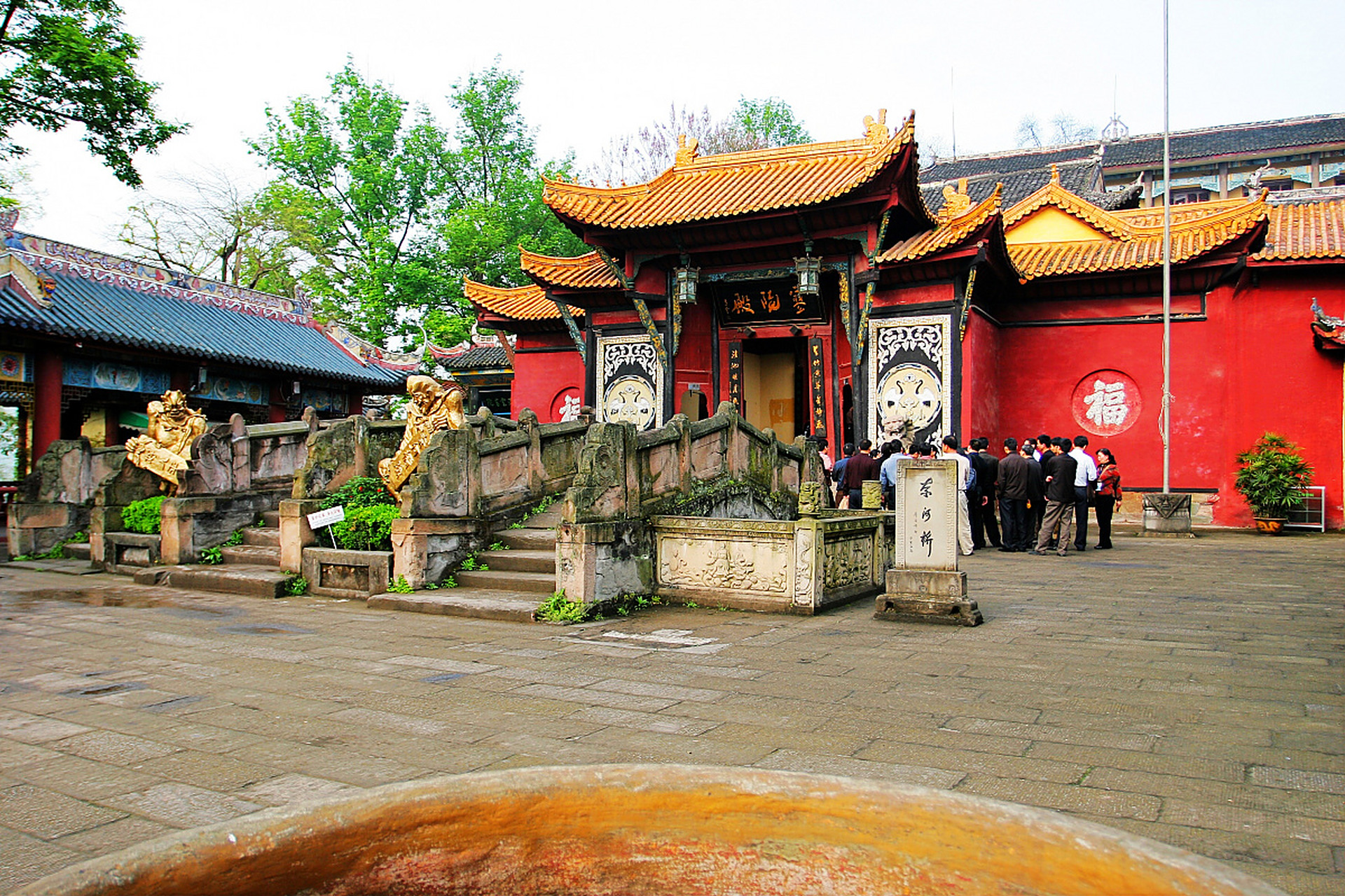 酆都城,传说中的阴曹地府,是人死后灵魂要去的地方.