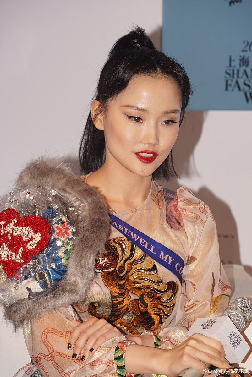 黄玲真的性感美丽