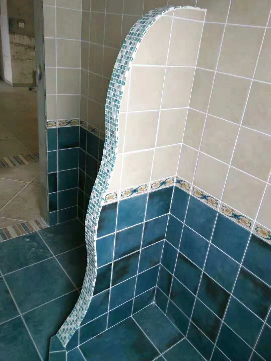 淋浴房用砖砌的,漂亮实用