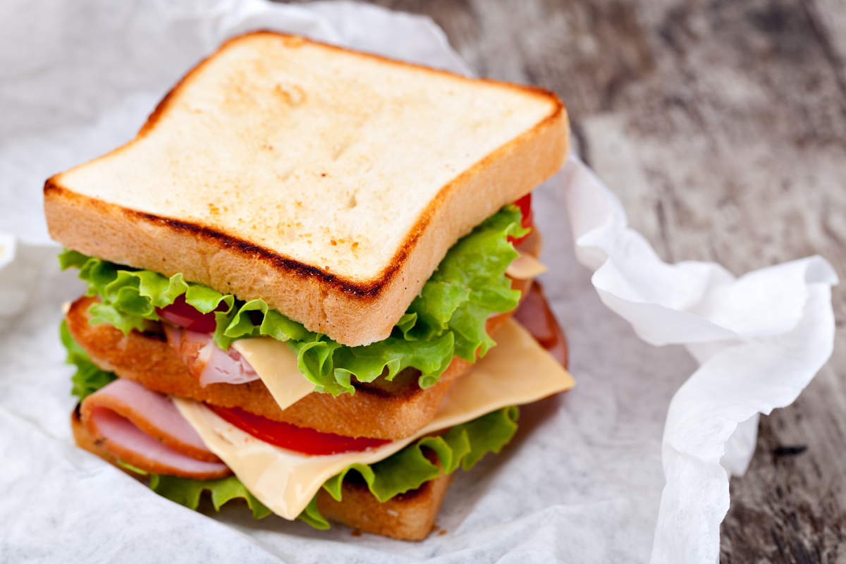 最美味的牛排三明治做法,当早餐最合适了,吃了精神一整天!