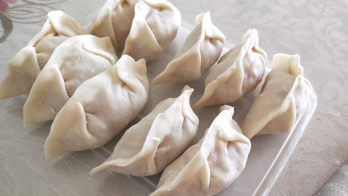 白萝卜猪肉馅饺子,鲜香味美,小孩子也能一起包