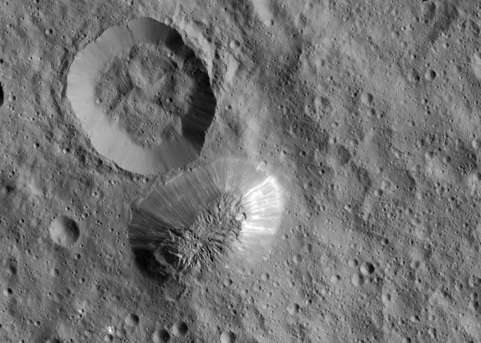 nasa在谷神星上发现22座冰火山,最年轻的距今仅2亿年,原因成谜