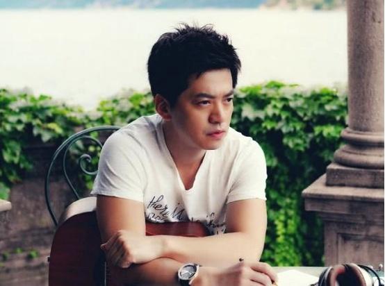 李健晒豪宅,装修复古喜爱茶艺