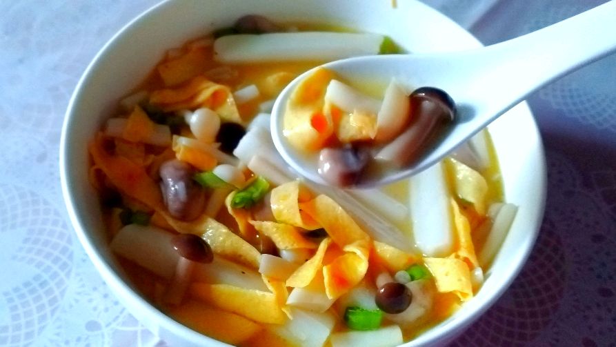 春节年夜饭必备菜三鲜年糕,味道鲜美,寓意吉祥,当菜又当饭