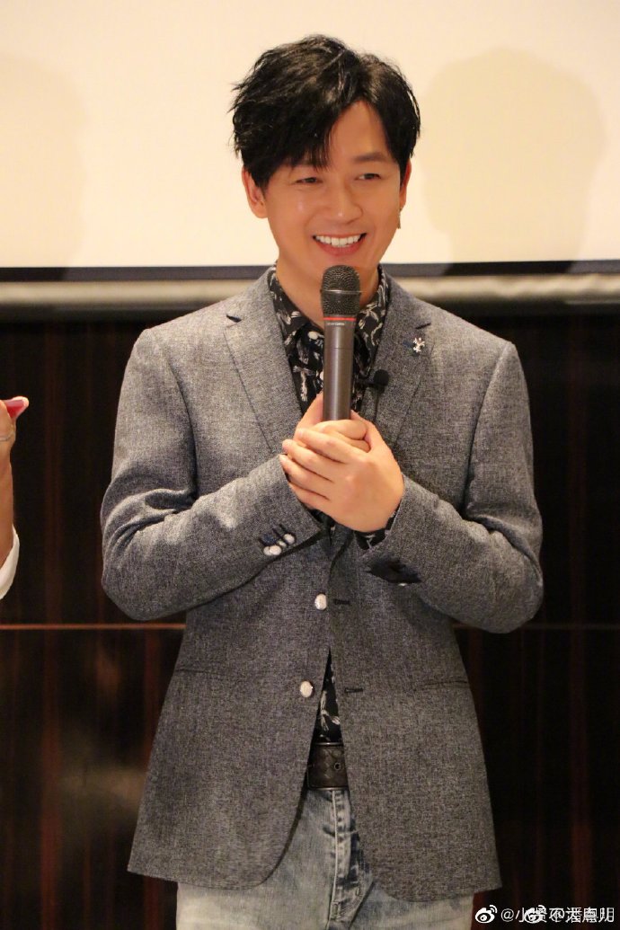 就在想这人怎么能这么帅,然后就记在心里了,可惜潘老师后来没怎么拍戏