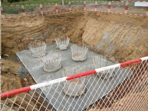 导致桩头深入承台长度不足,采用环切工艺能够确保桩头伸入承台10cm